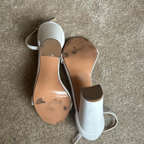 Heels - Picture 4 of 4